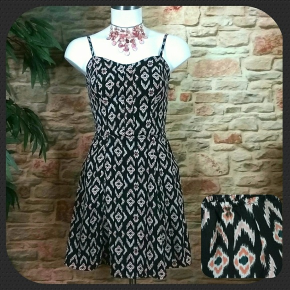 Jessica Simpson Dresses & Skirts - Jessica Simpson Dress XS Elastic Back Panel Lined